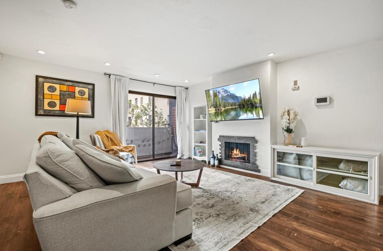Elegant Hollywood Retreat - Spacious 2Br 2Ba Condo With Resort-Style Amenities Лос-Анджелес Экстерьер фото