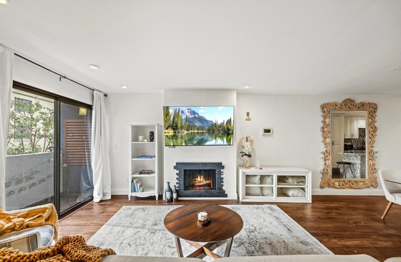 Elegant Hollywood Retreat - Spacious 2Br 2Ba Condo With Resort-Style Amenities Лос-Анджелес Экстерьер фото
