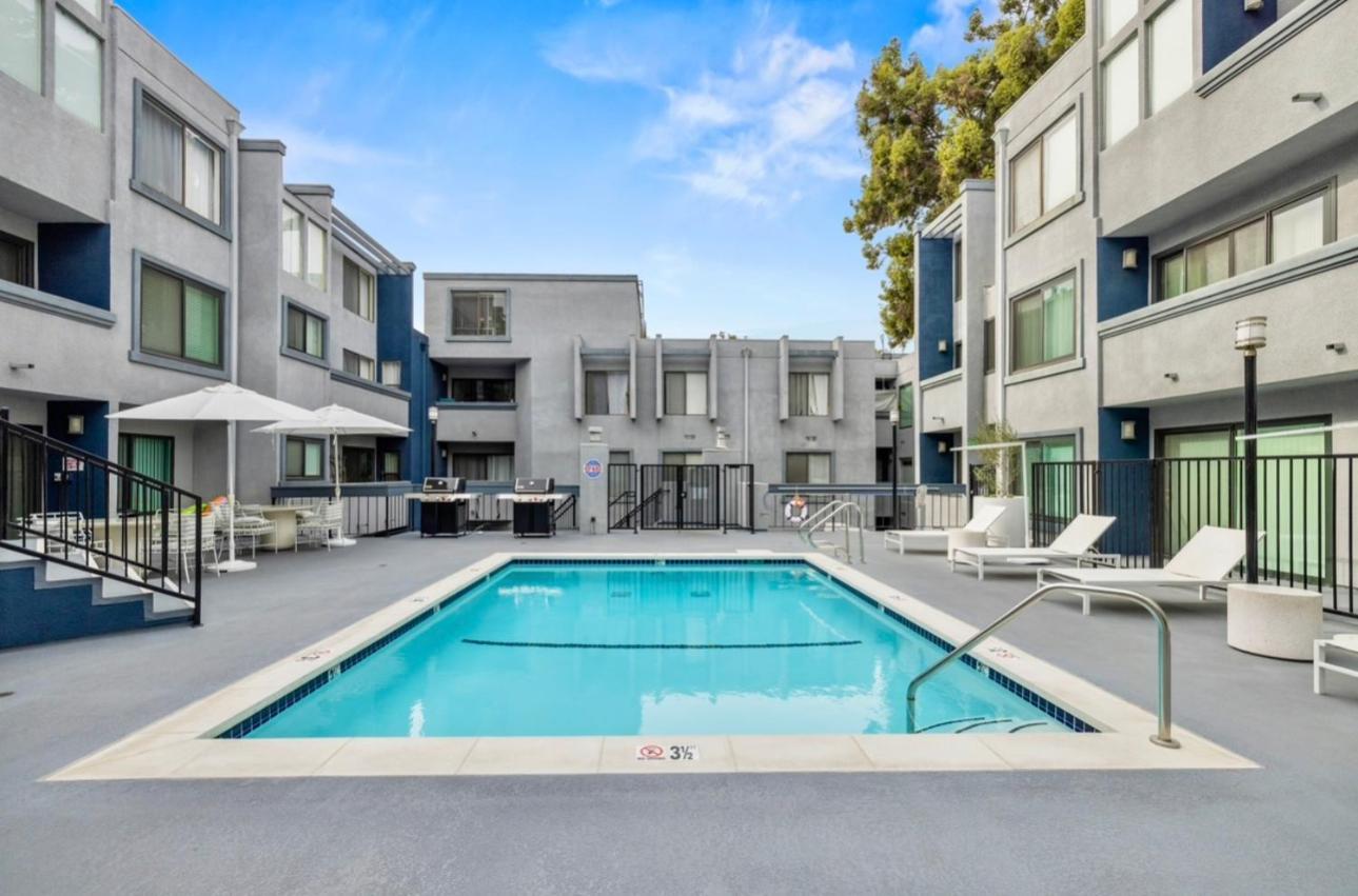 Elegant Hollywood Retreat - Spacious 2Br 2Ba Condo With Resort-Style Amenities Лос-Анджелес Экстерьер фото